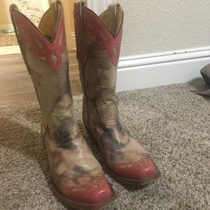 Pink and camo cowboy boots